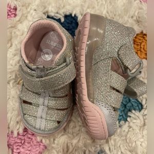 Baby girl surprize by stride rite light up walking shoe size 4